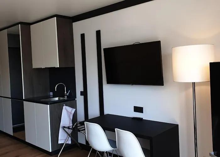 Hotel Kng By Wmm